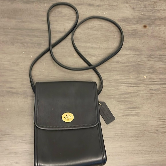 🔥Beautiful Vintage Coach Black 6 by 8 in EUC clean inside/out - Picture 1 of 9